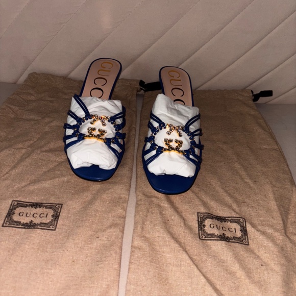 Gucci Interlocking Logo Heels - Picture 3 of 5